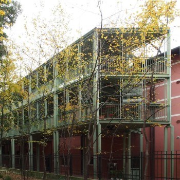 Recupero residenziale centro-storico ballatoio verso Giardino Parolini